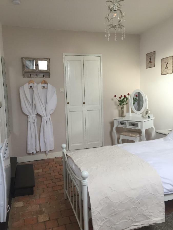 Bed and Breakfast No 3 Route De Lingramiere La Ferte-Mace Екстер'єр фото